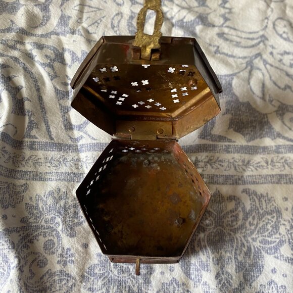 Vintage Brass Cricket Box with Cutouts Trinket matchbook case - Picture 8 of 14